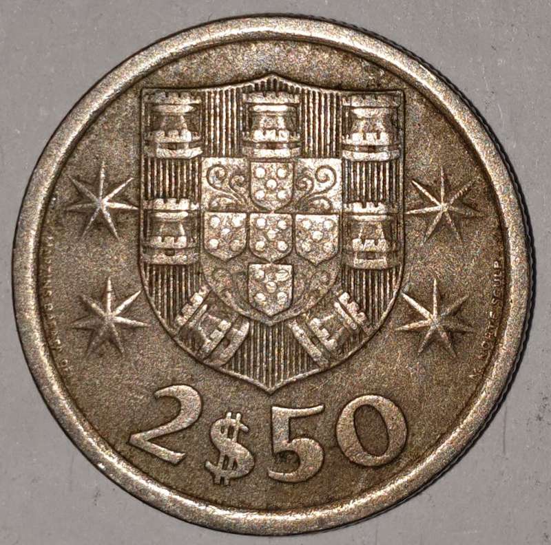 1974 - 2.5 ESCUDOS - 2$50 - 2 1/2 - PORTUGAL - PORTUGUESA - KM#590 - COPPER-NICKEL - PORTUGUESE
